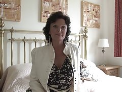 Hot mormor slampa och hennes gamla fitta