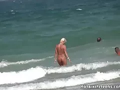 blonda milfs garvning naken på stranden hd voyeur spycam video