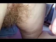 Leka med hennes håriga röv hittade jag en 10 tums pube