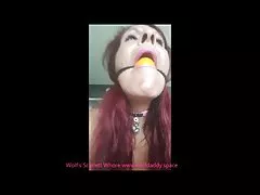 Rolig som fan bdsm video med apelsiner används som anal pärlor
