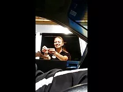 Drive thru blixt på chick-fil-a för en college cutie