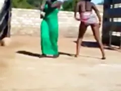Afrikanska flickor dansa