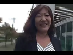 52yo hårig Japanska granny michiko okawa pt. 1 (ocensurerad)