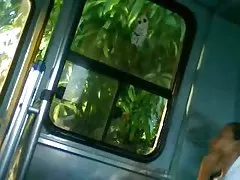 Onanerar i bussen