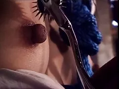 Asiatisk Skolflicka första borste med bondage och bdsm