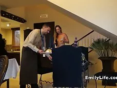 Nakna roomservice amatör milf och hemmafru nip blinkande
