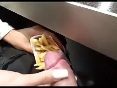 Liten pommes frites med majonnäs