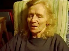 Gamla mormor 75 år Onanera