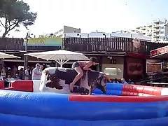 Nippel slip flicka på bull