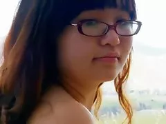 Hårig nerdy teen gita naken i naturen och Visa rumpa!