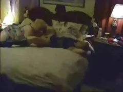 Jag upptäckte att min mamma är en slampa lesbisk! dolda cam