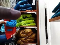 Hhuy svårt för blondin i butiken