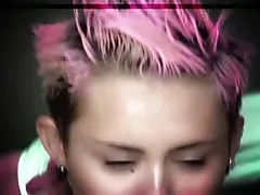 Miley cyrus - utmanande poser för v