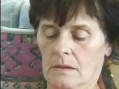 Lady visar alla 112