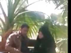 Paki desi aunty mjölkning muslimska dick framsidan av allmänheten