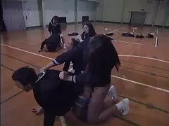 Japansk skolflicka bandet på gangbang 3 killar